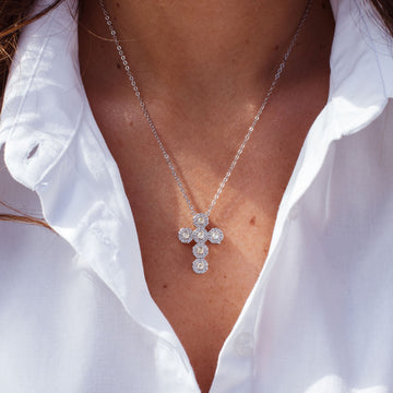Colar crucifixo citrino com banho de ródio branco