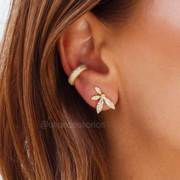 Brinco meia flor cravejada com banho de ouro 18k