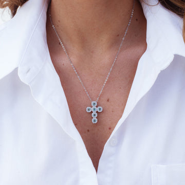 Colar crucifixo turmalina com banho de ródio branco