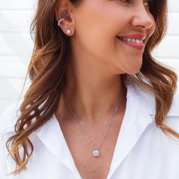 Conjunto oval com zircônia cristal com banho de ródio branco