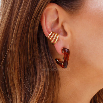 Brinco argola resina marrom com banho de ouro 18k