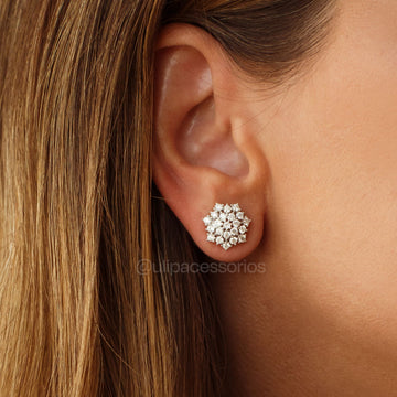 Brinco MOISSANITE oval estilo chuveirinho em prata 925 pedra 2mm 0,03 quilaltes