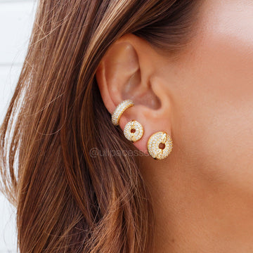 Brinco botão cravejado menor com banho de ouro 18k