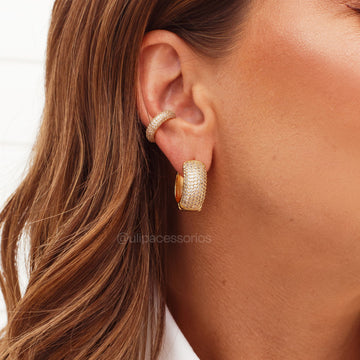 Brinco argola larga cravejada com banho de ouro 18k