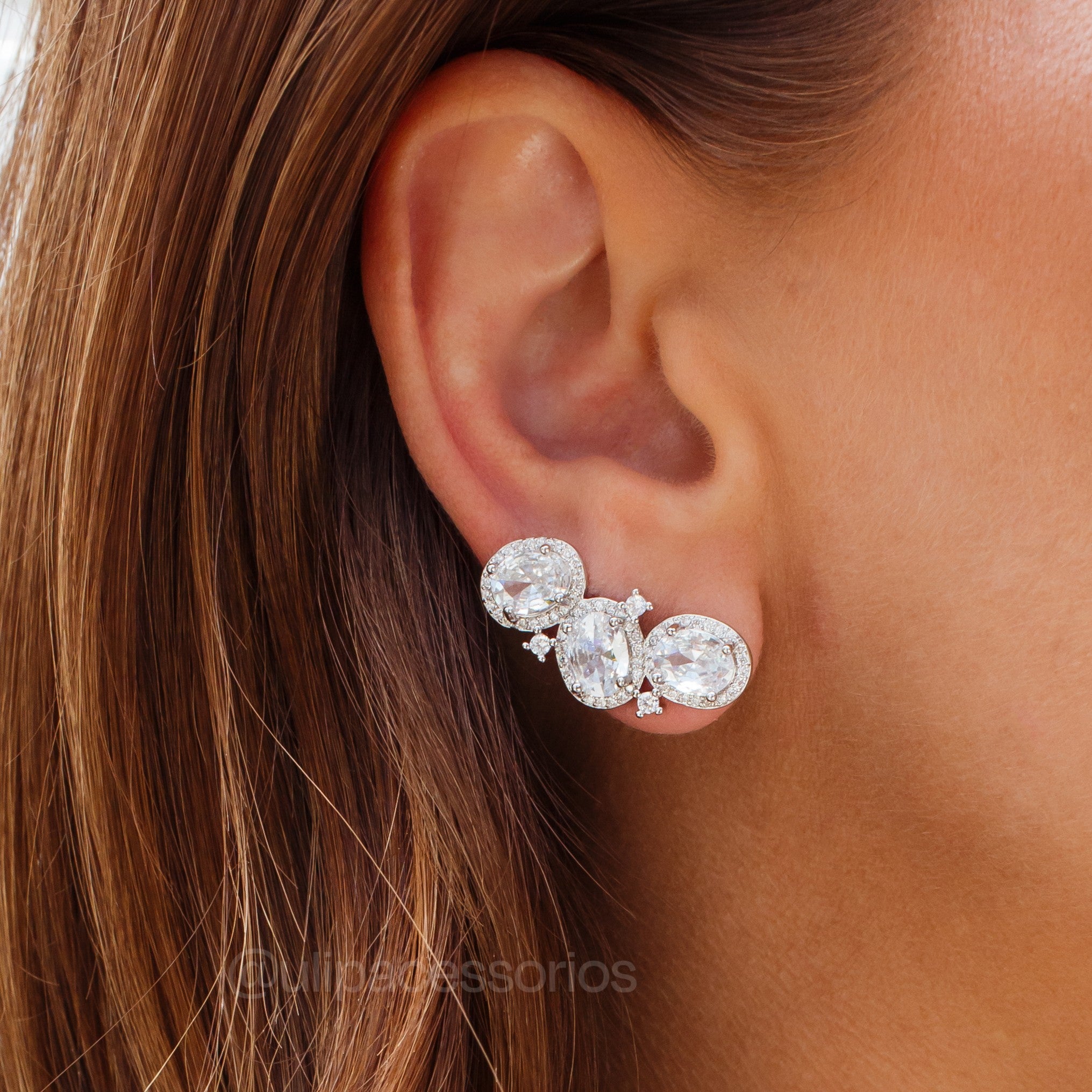 Brinco ear cuff 3 ovais com zircônias cristais e banho de ródio branco