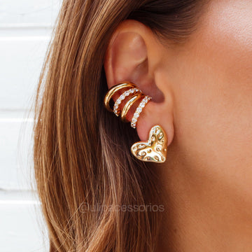 Brinco coração orgânico detalhes com banho de ouro 18k