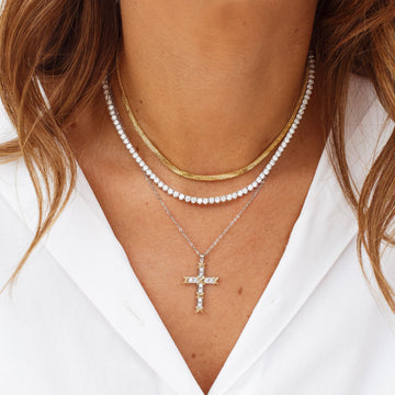Colar choker laminada trabalhada com banho de ouro 18k