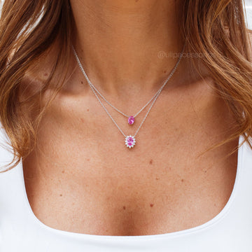 Colar oval turmalina rosa entorno cravejado com banho de ródio branco