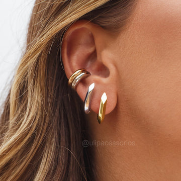 Brinco argola lisa pé alto com banho de ouro 18k