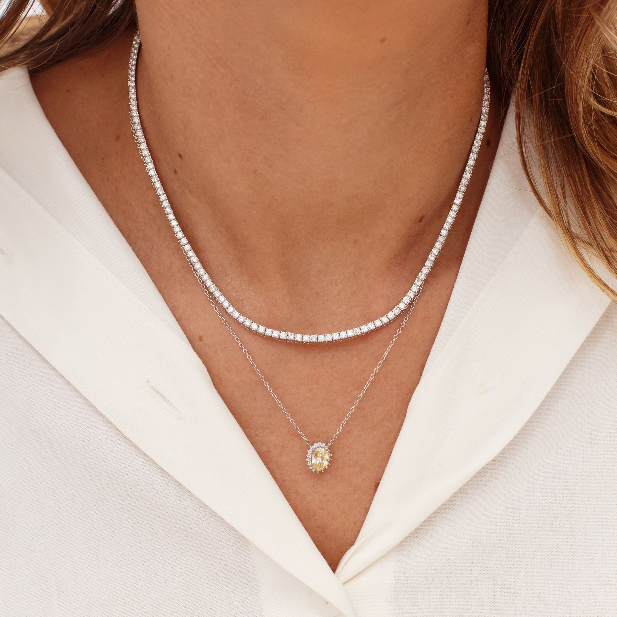 Colar riviera trama rígida 4 garras slim 2mm com banho de ródio branco 40cm