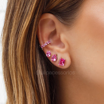 Brinco retângulo com zircônia na cor turmalina rosa e banho de ródio branco