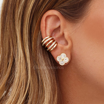 Brinco trevo com zircônias cristais com banho de ouro 18K