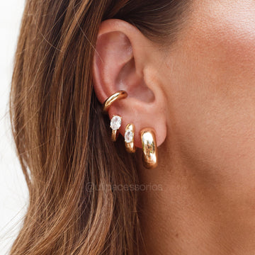 Brinco argolinha com oval cristal P com banho de ouro 18k