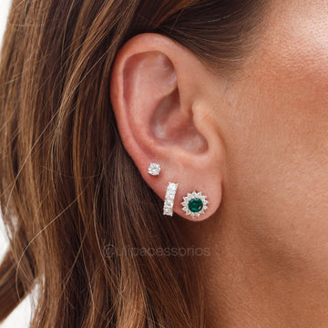 Brinco prata 925 oval esmeralda entorno cravejado