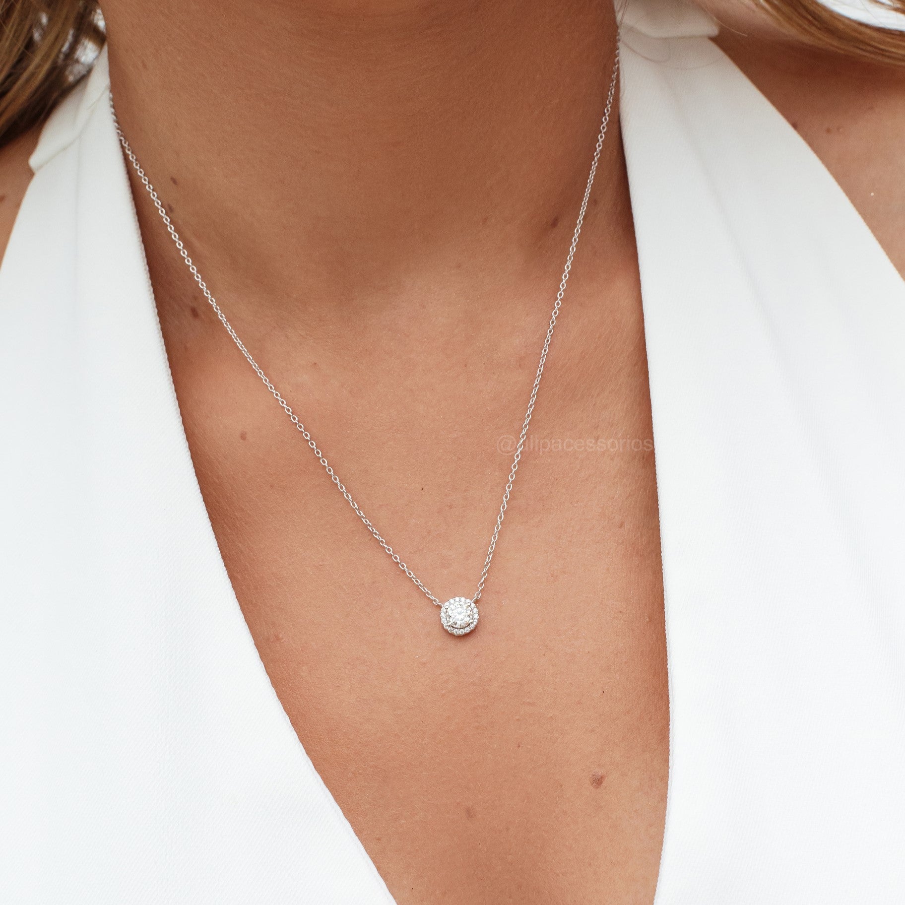 Colar pedra MOISSANITE oval entorno cravejado em prata 925