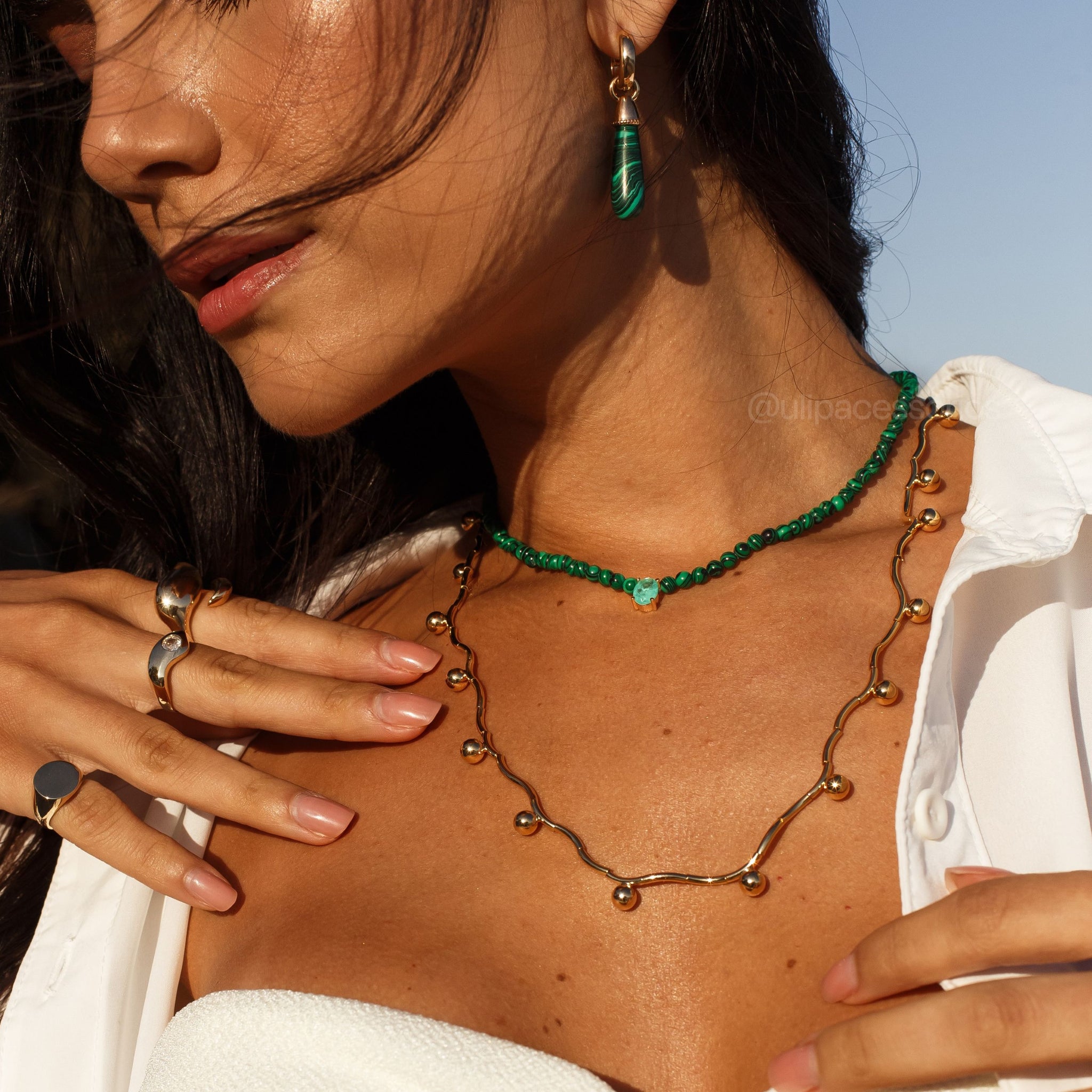 Colar canutilhos com esferas e banho de ouro 18k