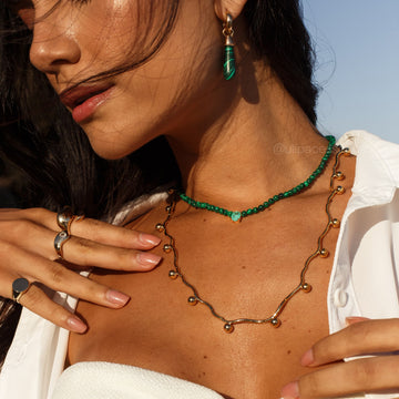 Colar canutilhos com esferas e banho de ouro 18k