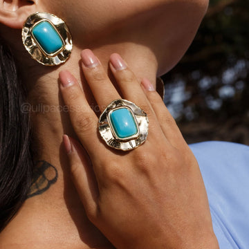 Anel oval orgânico maxi com retângulo turquesa e banho de ouro 18k
