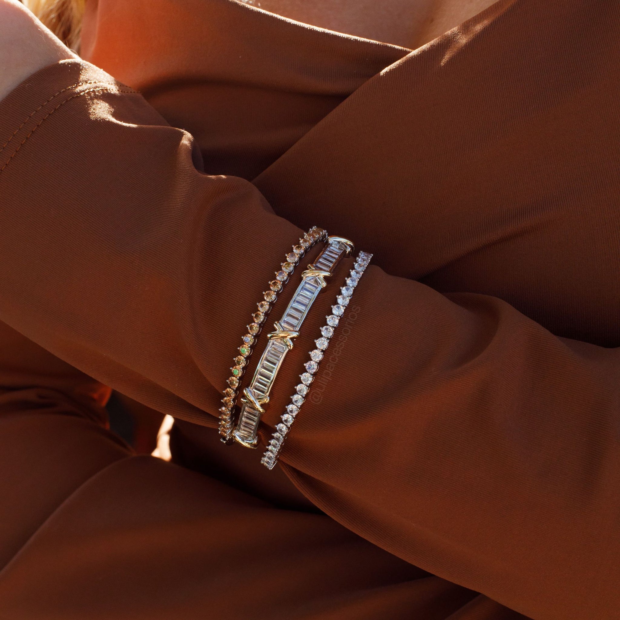 Pulseira riviera 3 garras com zircônia champanhe com banho de ródio branco