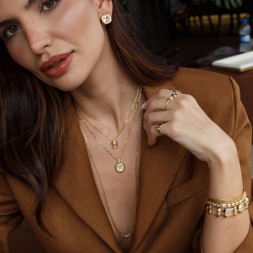 Colar quadrado com zircônia cristal liso corrente cartier e banho de ouro 18k