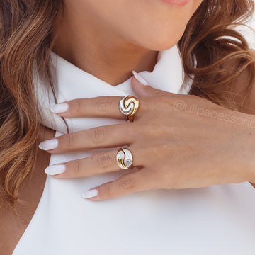 Anel duplo Yin Yang com mistura de banhos e ponto de luz cristal banhado em ouro 18k