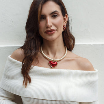 Brinco argola abaloada esmaltada na cor marsala com pontos de luz e banho de ouro 18k