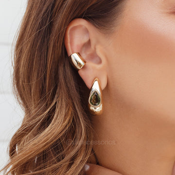 Brinco maxi argola larga com gota verde clara e banho de ouro 18k