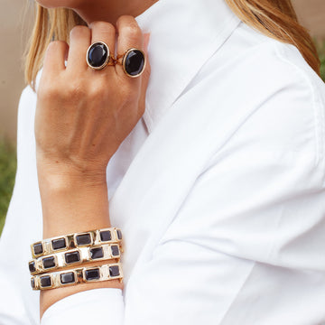 Anel oval maxi preto com banho de ouro 18k