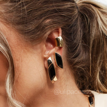 Brinco gota zircônia negra com banho de ouro 18k