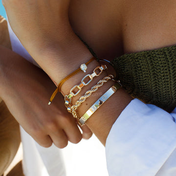 Pulseira elos quadrados chatos com banho de ouro 18k