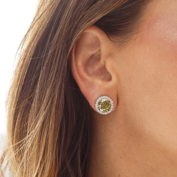 Brinco oval zircônia peridoto entorno cravejado com banho de ródio branco