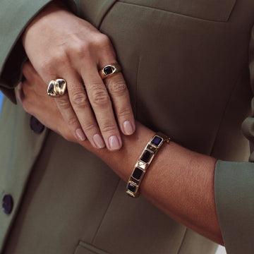 Pulseira bracelete retângulos pretos luxo e banho de ouro 18k