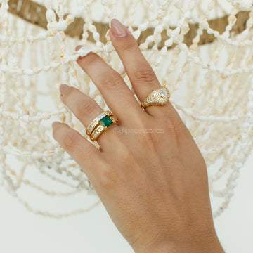 Anel duplo aliança e solitário esmeralda com banho de ouro 18k