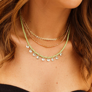 Colar cristais verde com gotinhas verde com banho de ouro 18k
