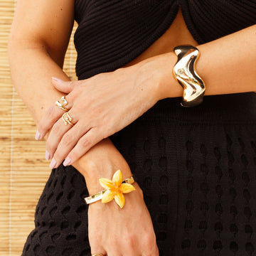 Pulseira bracelete estrelas resinada com banho de ouro 18k