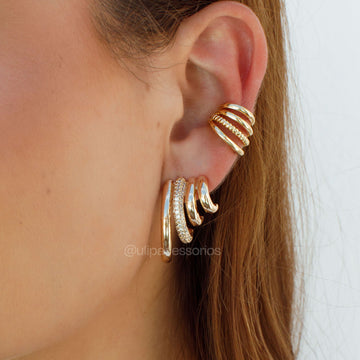 Brinco argola 4 linhas lisas e cravejadas com banho de ouro 18k