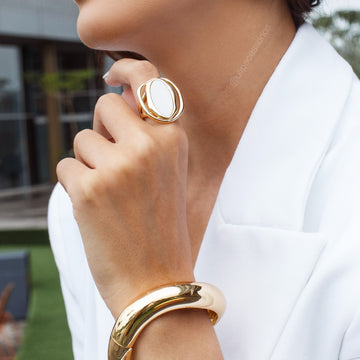 Anel oval madrepérola com banho de ouro18k