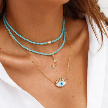Colar choker cristais turquesa com pérola com banho de ouro 18k