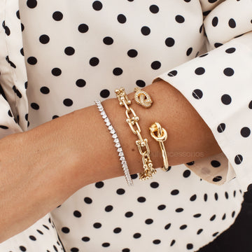 Pulseira bracelete nó liso e cravejado com banho de ouro 18k