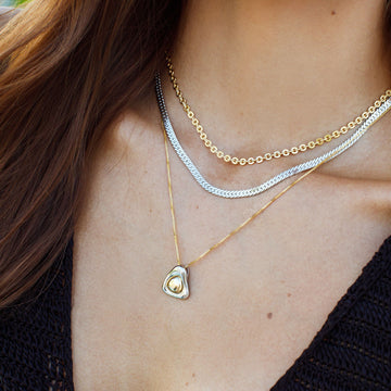 Colar choker laminada com banho de ródio branco