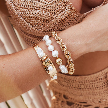 Pulseira pérolas com banho de ouro 18k