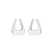 Brinco argola M Silvia triangular lisa com banho de ródio branco