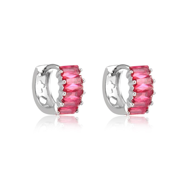 Brinco argolinha com baguetes com zircônia rosa e banho de ródio branco