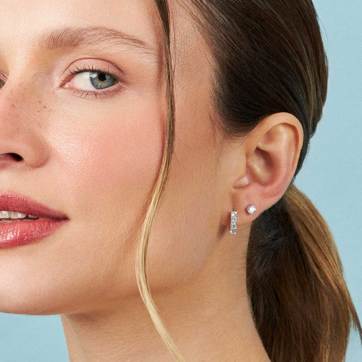 Dupla de brincos argolinha e ponto de luz em prata 925 com banho de rodio