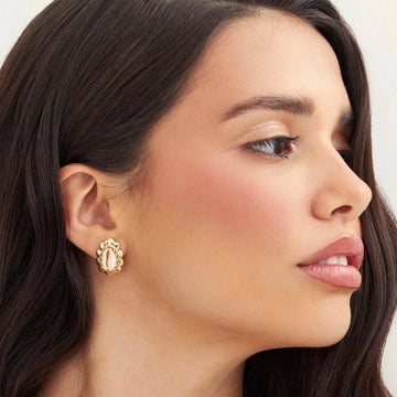 Brinco buzio com banho de ouro 18k