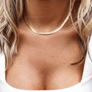 Colar choker fita laminada media 4mm com banho de ouro 18k