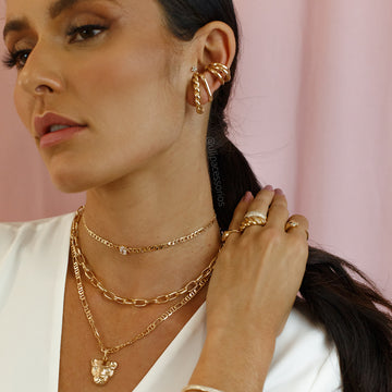 Brinco ear hook liso com banho de ouro 18k