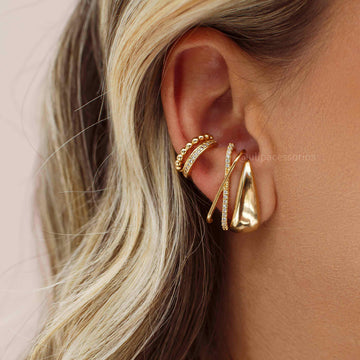 Piercing dourado duplo esferas e linha cravejada