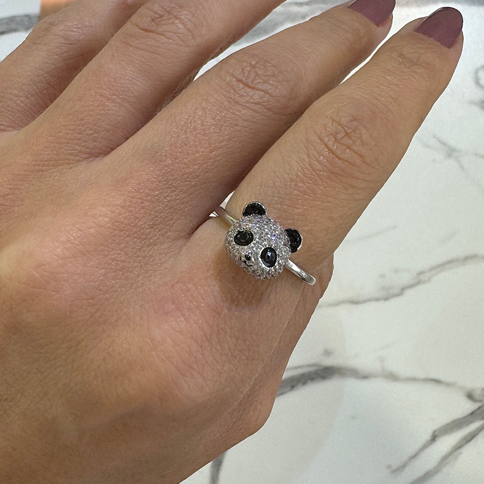 Anel panda cravejado em ródio branco