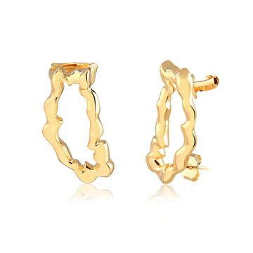 Brinco ear cuff orgânico vazado com banho de ouro 18k